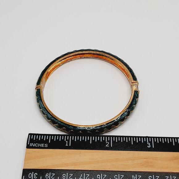 Vintage Green Enamel & Gold Tone Hinged Bangle Bracelet, 7¼” Inner Circumference - Picture 5 of 7